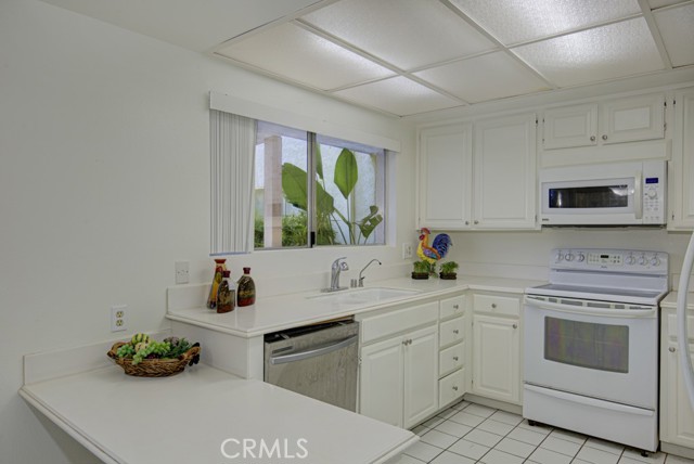 Detail Gallery Image 13 of 27 For 5533 via La Mesa #B,  Laguna Woods,  CA 92637 - 2 Beds | 2 Baths