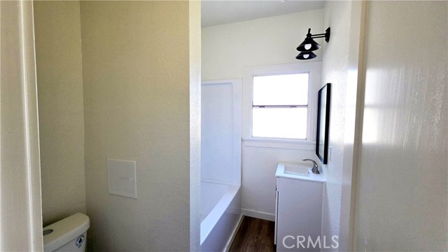 Detail Gallery Image 6 of 9 For 973 N Park #5,  Long Beach,  CA 90813 - 2 Beds | 1 Baths