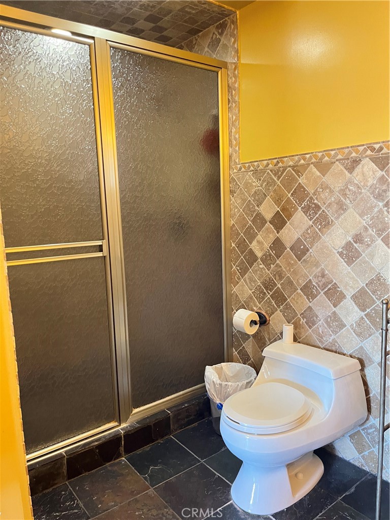 https://media.crmls.org/medias/14083c5c-aea2-4b7e-bb4f-dac8f21470a3.jpg?preset=X-Large
