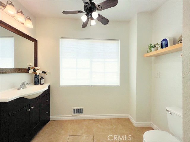 19945 Labrador Street, Chatsworth CA: https://media.crmls.org/medias/1409b3db-54ba-43f7-9db0-8757a4a268a2.jpg