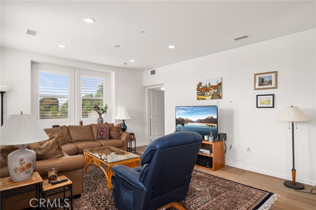 Detail Gallery Image 12 of 37 For 220 Buena Vida Dr #301,  Brea,  CA 92823 - 3 Beds | 2 Baths