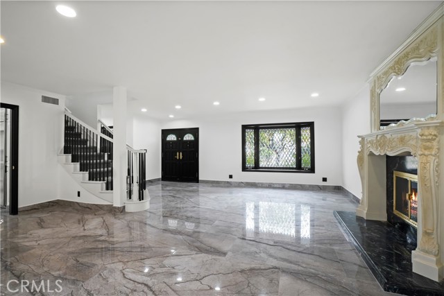 Detail Gallery Image 6 of 49 For 9853 Wish Ave, Northridge,  CA 91325 - 5 Beds | 2/1 Baths