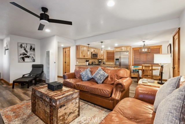 Detail Gallery Image 10 of 22 For 800 Club View Dr, Big Bear Lake,  CA 92315 - 3 Beds | 2 Baths