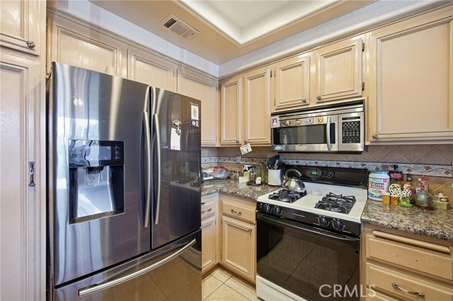 Detail Gallery Image 12 of 26 For 2131 Almeria St #102,  Corona,  CA 92879 - 3 Beds | 2/1 Baths