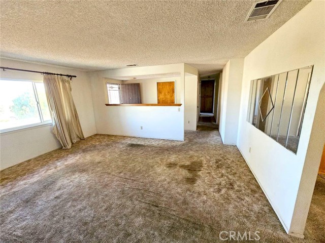 Detail Gallery Image 2 of 14 For 16376 Alviso, Victorville,  CA 92394 - 3 Beds | 2 Baths