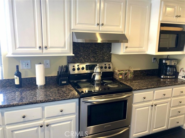555 Esplanade, Redondo Beach CA: https://media.crmls.org/medias/140c2fe7-4c10-4073-89b3-e7eba55f376c.jpg