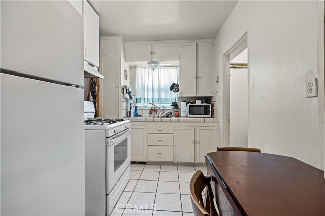 608 E Main Street, Santa Paula CA: https://media.crmls.org/medias/140ceb13-0674-4df5-bb32-2eeb7f67f312.jpg