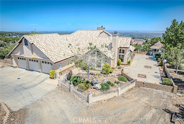 Detail Gallery Image 13 of 66 For 1028 Nielson Rd, Pinon Hills,  CA 92372 - 3 Beds | 2/1 Baths