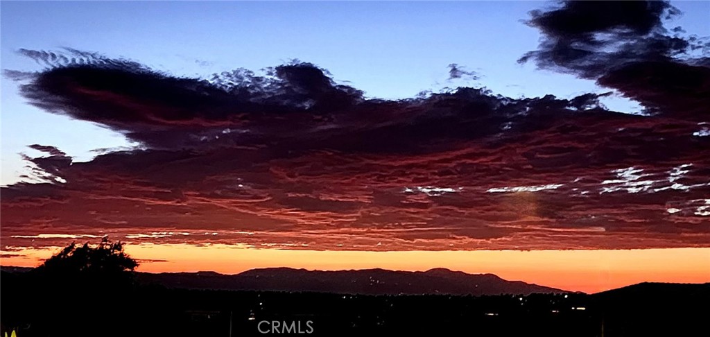 https://media.crmls.org/medias/140db98f-aaf0-41f9-83be-2155a3098573.jpg?preset=X-Large