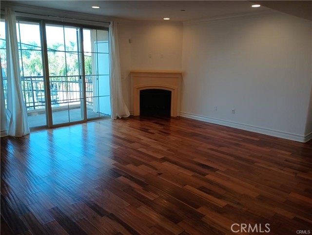 Detail Gallery Image 3 of 23 For 837 N Hudson Ave #305,  Los Angeles,  CA 90038 - 2 Beds | 2 Baths