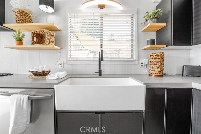 955 Apple Avenue, Wrightwood CA: https://media.crmls.org/medias/140dca8f-8f9f-4edb-9d92-39ca1a6aa79c.jpg