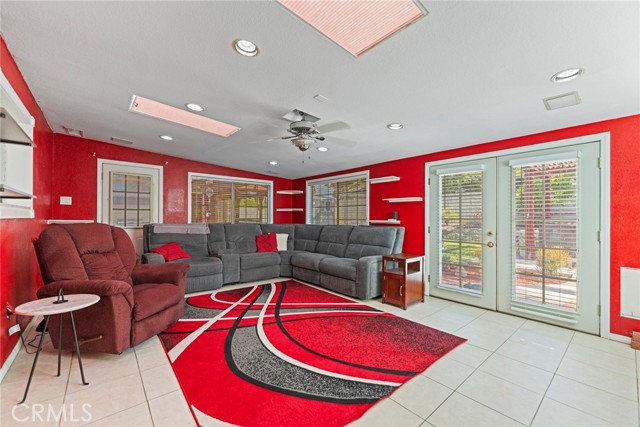 16080 San Jacinto Avenue, Fontana CA: https://media.crmls.org/medias/140e1966-99c5-4c1f-bd50-2c4b7d781c22.jpg