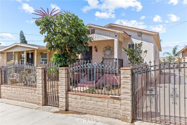 225 S Kern Avenue, Los Angeles CA: https://media.crmls.org/medias/140f06dc-f563-4ff2-8b94-4a51e1929d1f.jpg