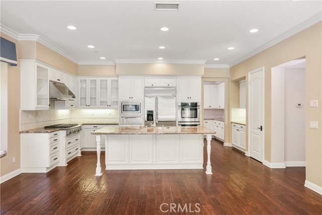 26 Woods Trail, Irvine CA: https://media.crmls.org/medias/14103fe0-8617-4818-9de9-2dd7cef761e5.jpg