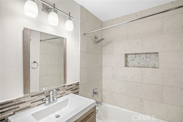 Detail Gallery Image 30 of 43 For 4001 W 165th St #C,  Lawndale,  CA 90260 - 2 Beds | 2/1 Baths