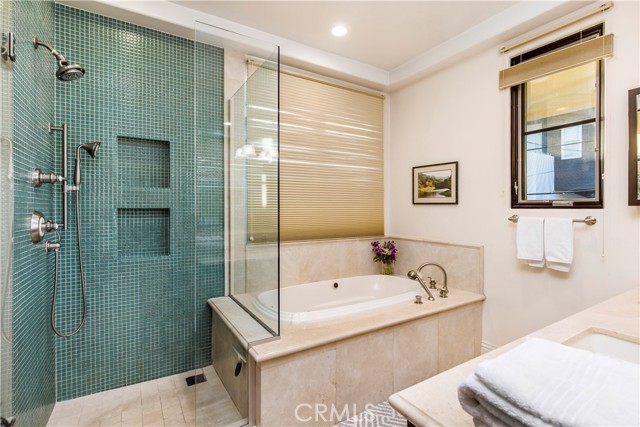 Detail Gallery Image 25 of 28 For 320 33rd, Manhattan Beach,  CA 90266 - 3 Beds | 4 Baths