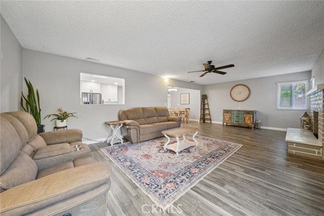 Detail Gallery Image 8 of 22 For 26408 Naomi Dr, Hemet,  CA 92544 - 4 Beds | 2 Baths