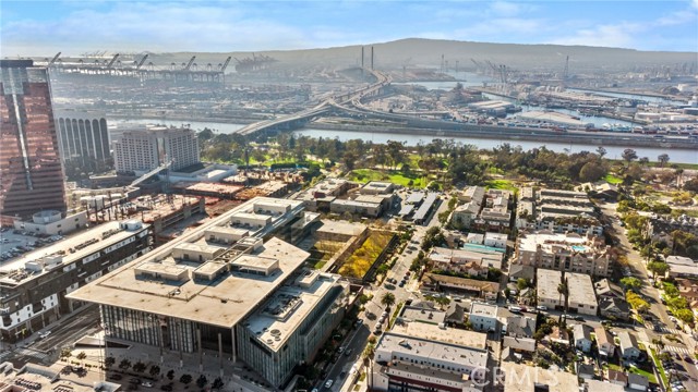 545 W 3rd Street, Long Beach CA: https://media.crmls.org/medias/1412a319-d6c4-4153-a991-0d337f2762a2.jpg
