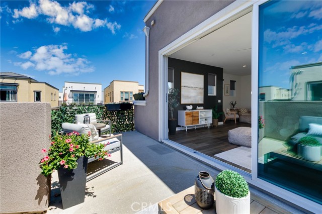 656 Daniel Freeman Circle, Inglewood CA: https://media.crmls.org/medias/14130240-7e0b-4fa2-87f9-b390e372b8ee.jpg