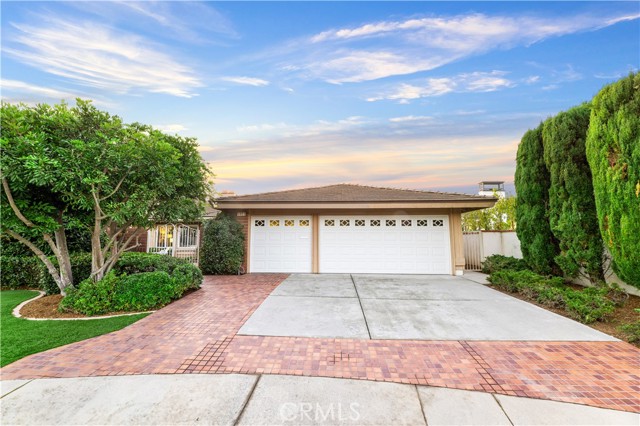 Detail Gallery Image 2 of 34 For 1621 Harbor Crest Cir, Corona Del Mar,  CA 92625 - 3 Beds | 2 Baths