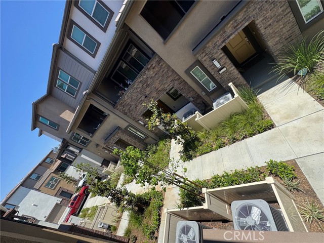 1440 stratus Drive, Pomona CA: https://media.crmls.org/medias/141615c4-c8b4-48b8-8027-8f35dcf0fca0.jpg