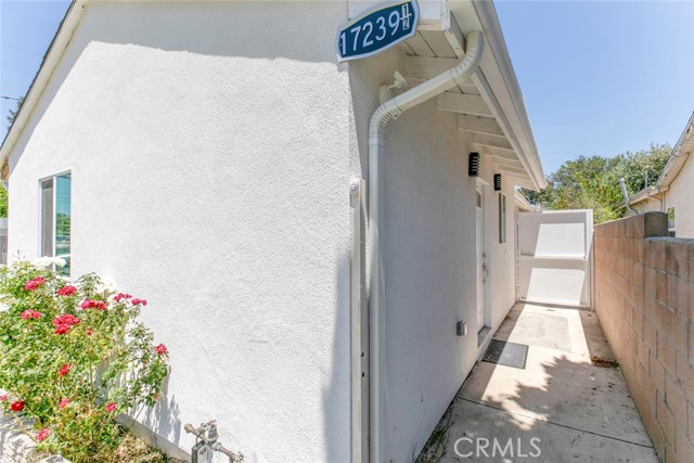 Detail Gallery Image 5 of 17 For 17237 Kingsbury St a,  Granada Hills,  CA 91344 - 0 Beds | 1 Baths