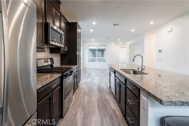 Detail Gallery Image 13 of 53 For 20618 Desert Ash, Winnetka,  CA 91306 - 4 Beds | 4 Baths