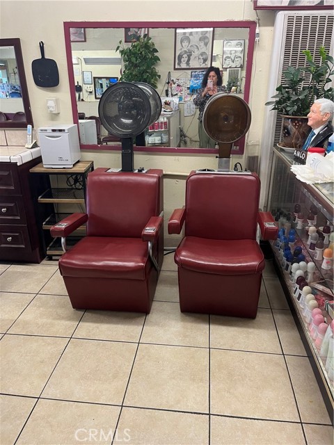 2 DRYERS CHAIRS