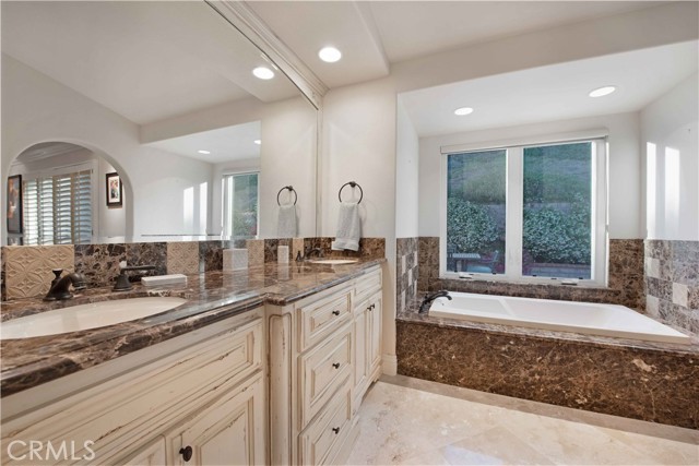 6805 Aviano Drive, Camarillo CA: https://media.crmls.org/medias/14190862-569b-4ef9-b275-fcf93fe943dd.jpg