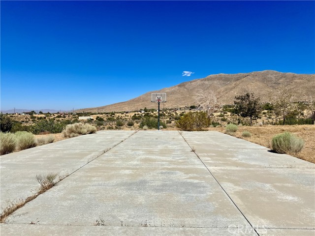 Detail Gallery Image 37 of 42 For 20120 Juniper Rd, Apple Valley,  CA 92308 - 4 Beds | 3 Baths