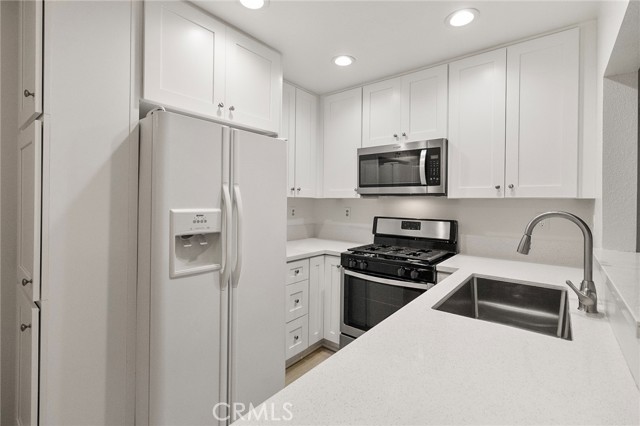 Detail Gallery Image 6 of 15 For 78 Flor De Sol #55,  Rancho Santa Margarita,  CA 92688 - 2 Beds | 2 Baths