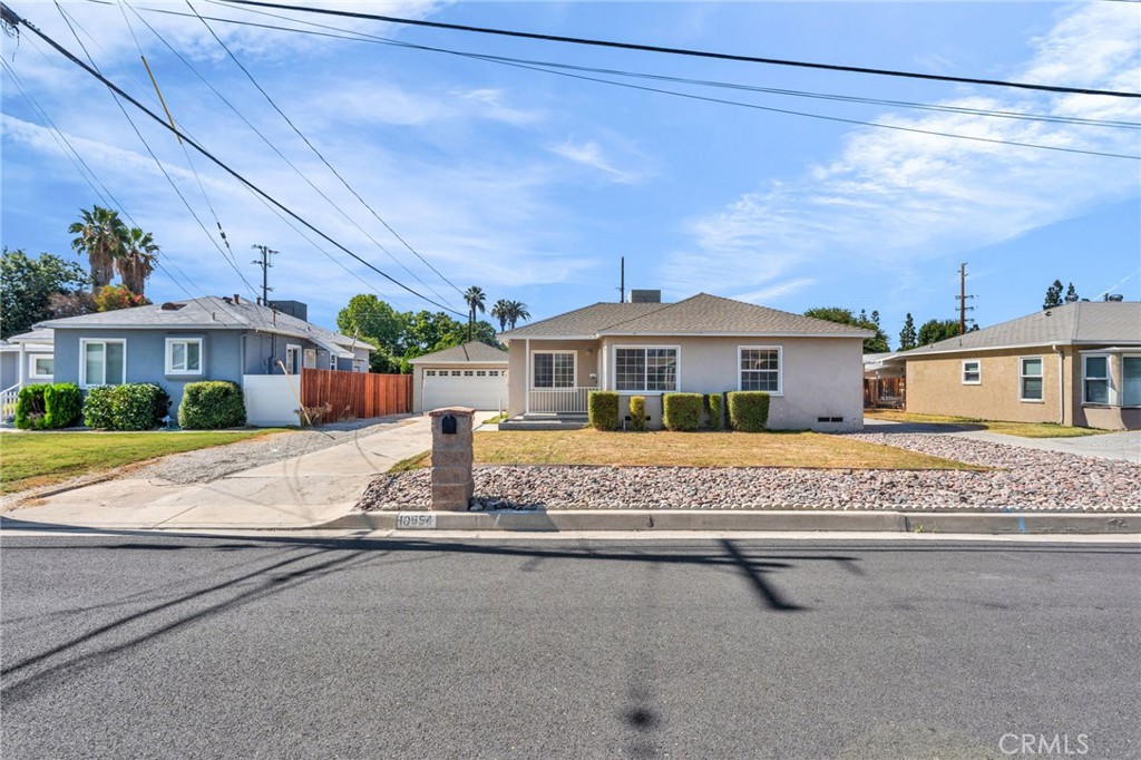 10654 Amapolas Street