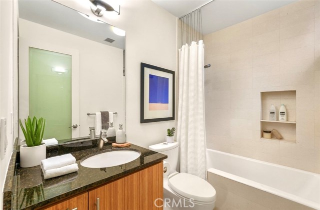 1035 19th Street, Santa Monica CA: https://media.crmls.org/medias/141c07c8-4609-465b-94c2-8cf4c92b0d59.jpg