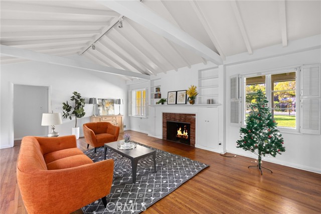 Detail Gallery Image 9 of 51 For 2976 Lombardy Rd, Pasadena,  CA 91107 - 3 Beds | 2 Baths