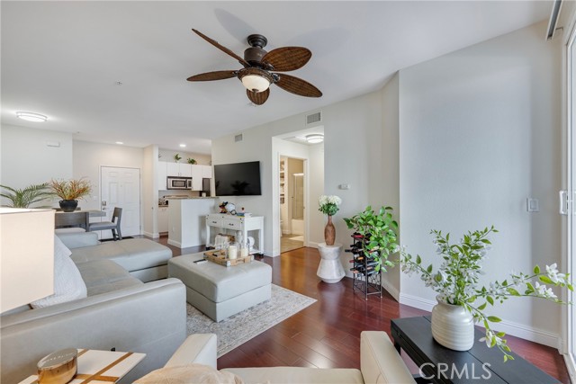 Detail Gallery Image 4 of 27 For 1801 E Katella #2029,  Anaheim,  CA 92805 - 1 Beds | 1 Baths