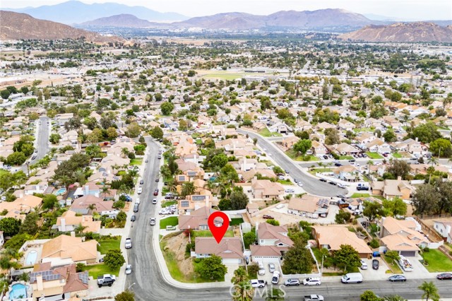 4092 Sandpiper Drive, Jurupa Valley CA: https://media.crmls.org/medias/141cfa12-b5d1-4b93-9f5d-04b4f1cf7f76.jpg