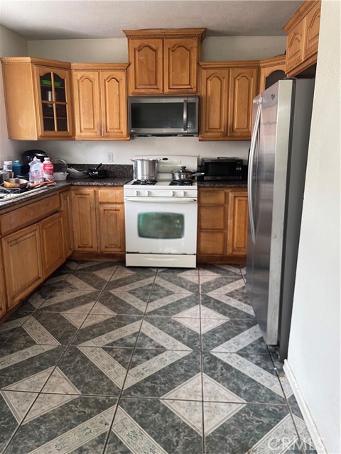 Detail Gallery Image 3 of 9 For 357 357 Cadbrook, La Puente,  CA 91744 - 3 Beds | 2 Baths