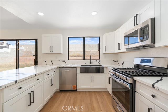 Detail Gallery Image 8 of 16 For 1075 Leslie Ct, Colton,  CA 92324 - 3 Beds | 2 Baths