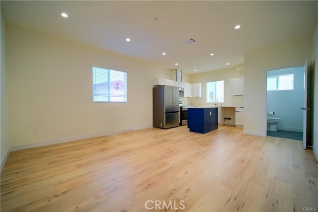 Detail Gallery Image 11 of 17 For 630 1/2 E Adams Bld, Los Angeles,  CA 90011 - 4 Beds | 2/1 Baths