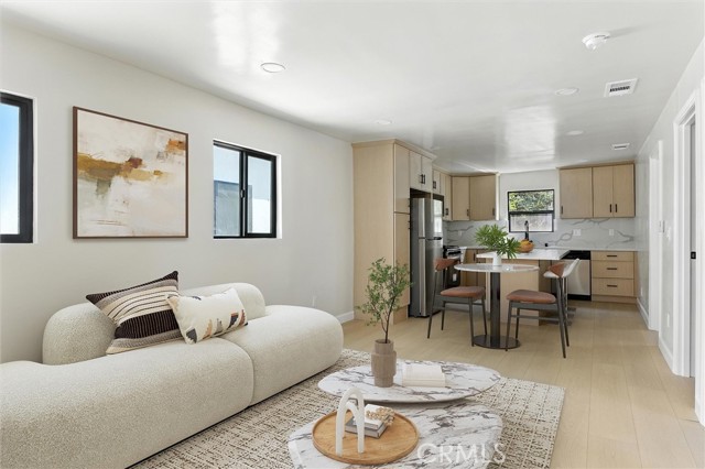 1170 Wilton, Hollywood CA: https://media.crmls.org/medias/1421b1a2-ce0a-4831-a2e4-75e07577ddc9.jpg