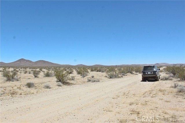 1111 Apache Ave, Adelanto CA: https://media.crmls.org/medias/142294d6-ddd1-438f-8a9d-930389fa4154.jpg