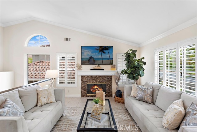 30 Calle Estero, Rancho Santa Margarita CA: https://media.crmls.org/medias/14229c05-96c8-4747-968b-9fa102ea4e3d.jpg