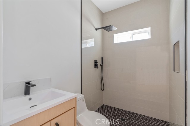 Detail Gallery Image 5 of 7 For 11140 Woodley Ave #1/4,  Granada Hills,  CA 91344 - 1 Beds | 1 Baths