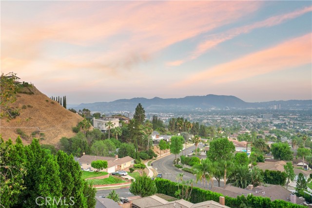 3318 Durham Court, Burbank CA: https://media.crmls.org/medias/1423589d-6ae5-4900-8a5b-fd1b2b66e71c.jpg