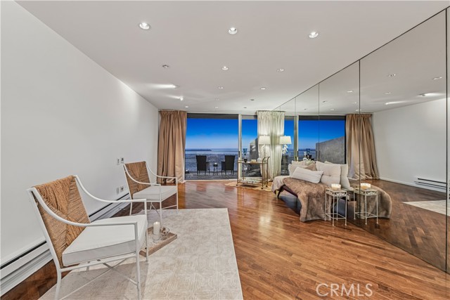 6 Voyage Street, Marina del Rey CA: https://media.crmls.org/medias/14242b3c-30ab-44f6-a22e-d803c2aa7bb6.jpg