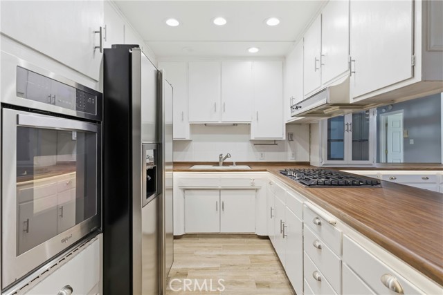 Detail Gallery Image 3 of 33 For 3800 Stockdale #2,  Bakersfield,  CA 93309 - 2 Beds | 1 Baths