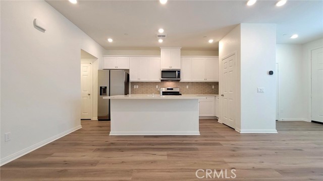 3943 E Carmel Privado, Ontario CA: https://media.crmls.org/medias/14249872-1991-4922-abc1-ee0d9fb997cc.jpg