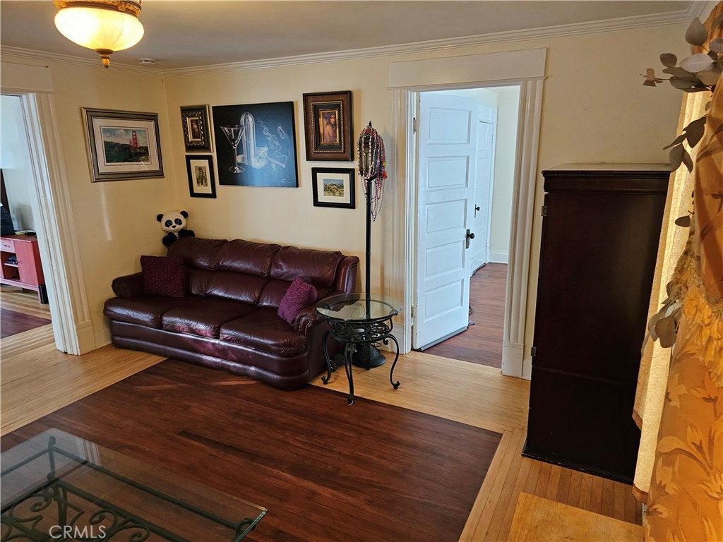 https://media.crmls.org/medias/14249e11-763a-4390-9e63-c738e8168db9.jpg?preset=X-Large