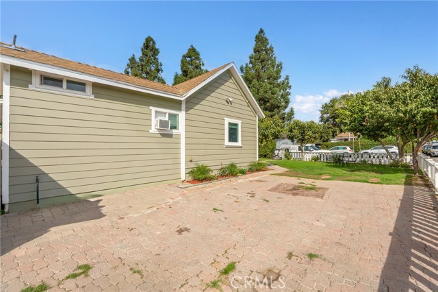 Detail Gallery Image 8 of 11 For 926 E Pine, Santa Ana,  CA 92701 - 6 Beds | 2 Baths