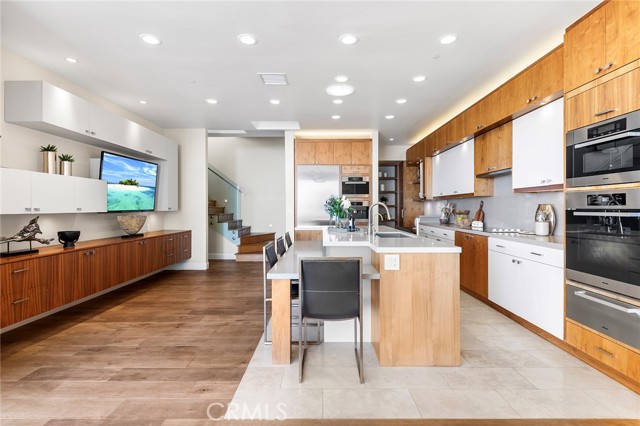3355 Alta Laguna Boulevard, Laguna Beach CA: https://media.crmls.org/medias/14256bff-d80a-4c7f-8e16-6ad231f48862.jpg